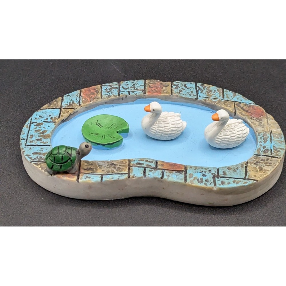 Miniature Resin Lily/Duck Pond Includes Two Swans‎ One Turtle